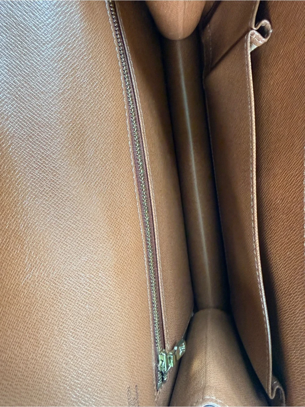 ✨Pristine LOUIS VUITTON Pochette Clutch plus LV Dust Bag, COA and 46” Chain✨